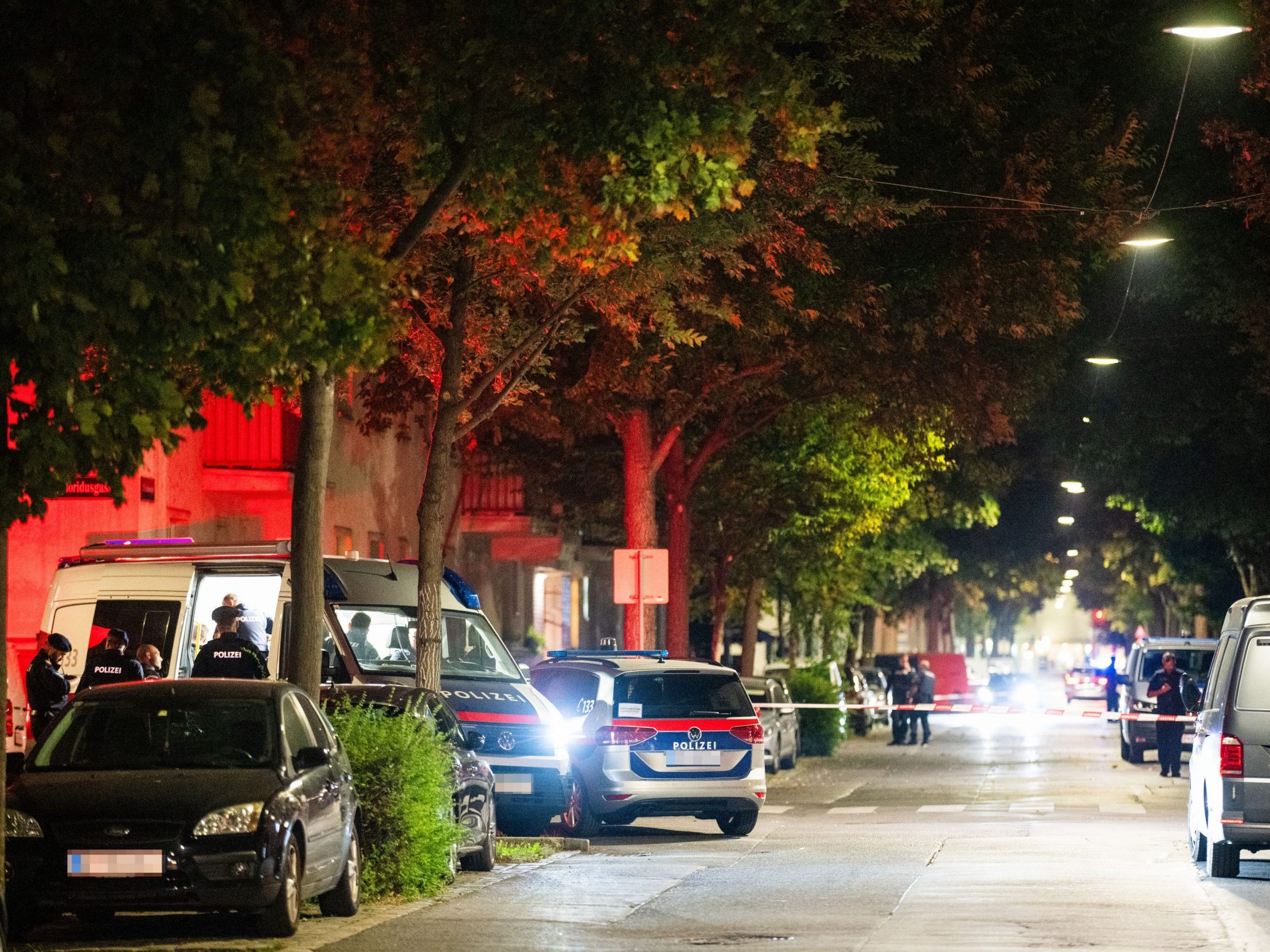 Die Schießerei hat offenbar eine jahrzehntelange Familiefehde als Hintergrund. Die Schießerei hat offenbar eine jahrzehntelange Familiefehde als Hintergrund.