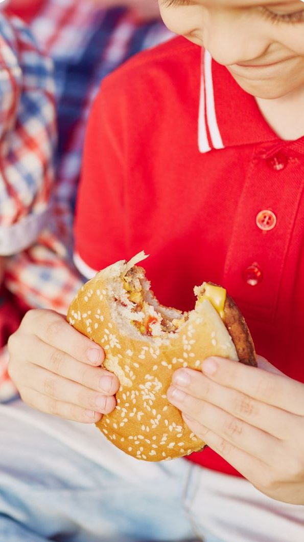 Die SPÖ will Kinder vor aggressiver Fast-Food und Lebensmittel-Werbung schützen.