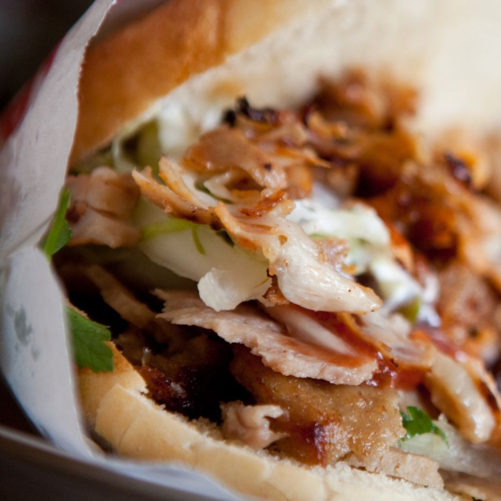 Laut EU-Behörde gab es 335 Salmonellenfälle in Verbindung mit Hühnerfleisch.