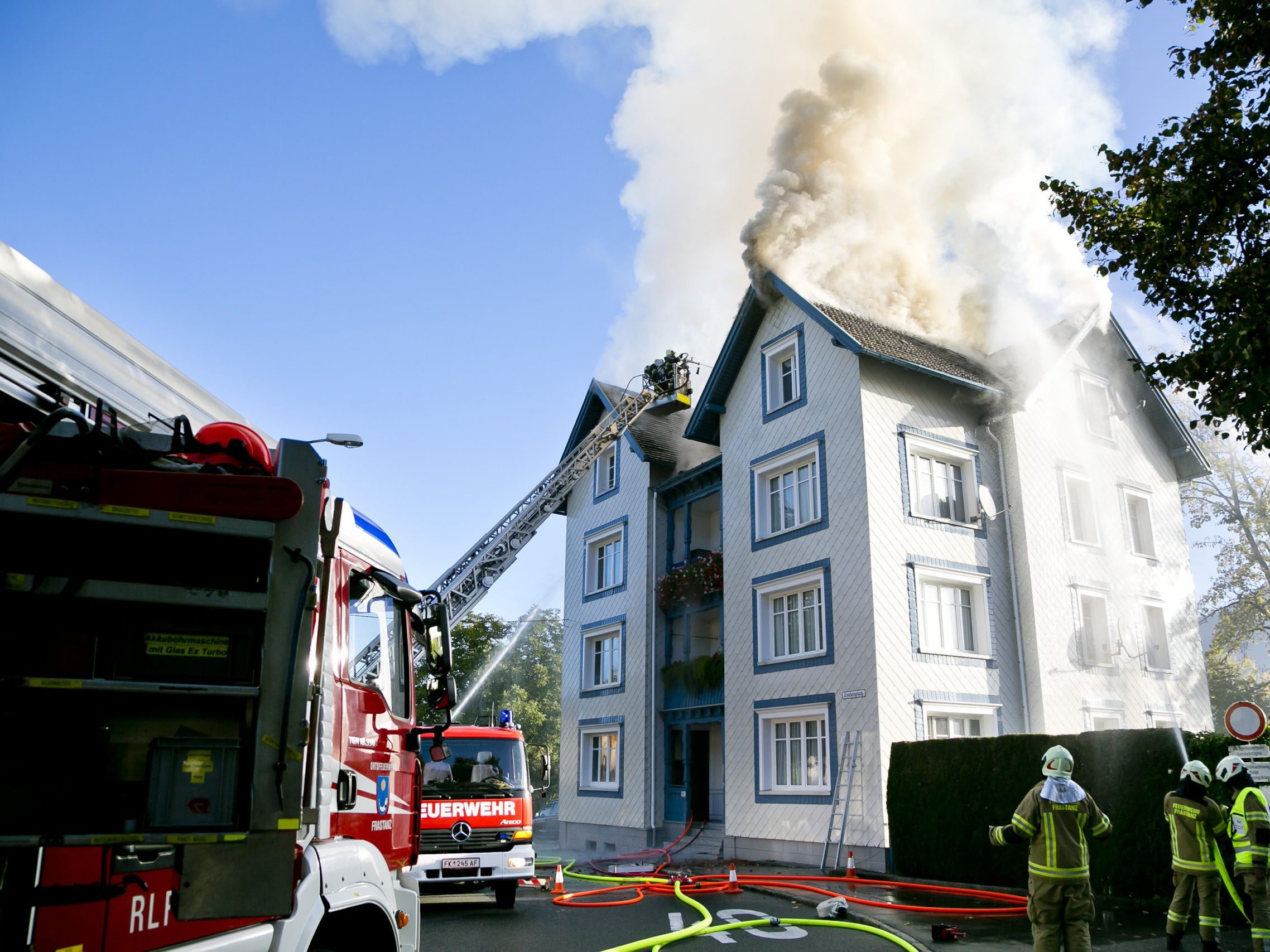Brand eines Dachstuhles in einem Mehrparteienhaus Brand eines Dachstuhles in einem Mehrparteienhaus