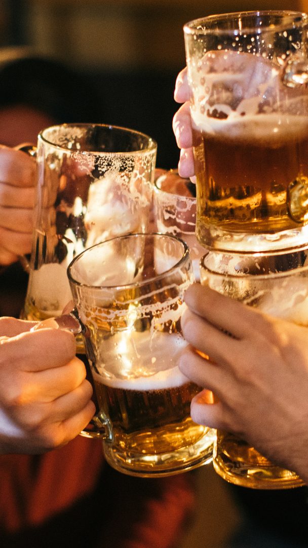 Brauereimitarbeiter haben Grund zur Freude.