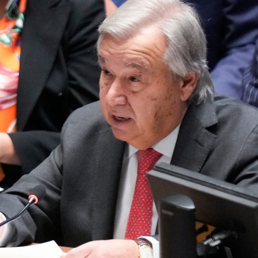 UNO-Chef Guterres (r.) kritisiert Verstöße gegen Völkerrecht - Israels Außenminister Cohen (l.) reagierte scharf.