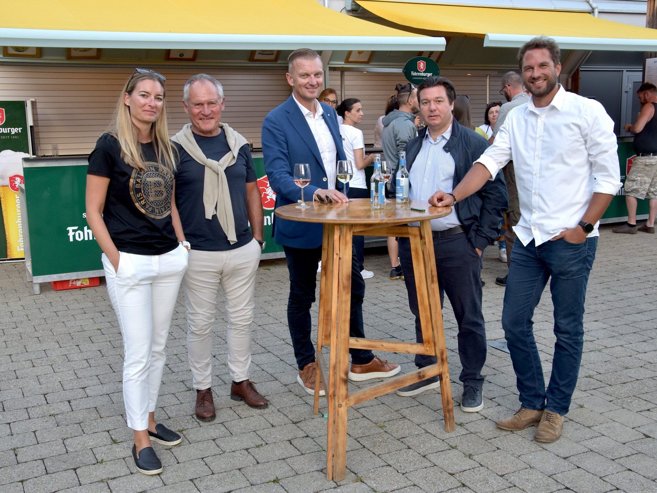 Simone Eichler (Red Bull), Val Blu-Ziehvater Klaus Allgäuer, Wolfgang Eichler (Sparkasse), Christian Tschofen (Raumrettung) und Val Blu-GF Jakob Glawitsch bei der Eröffnungsfeier.