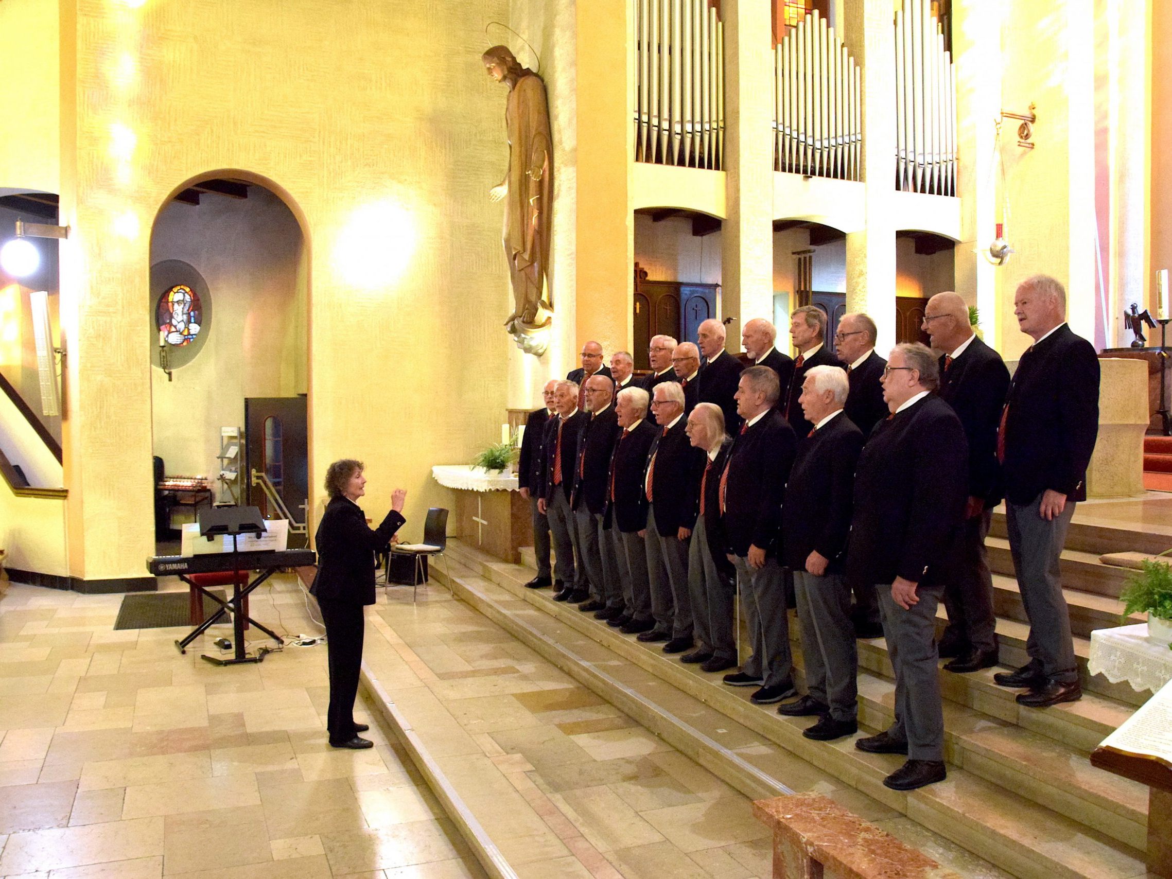 Die Bludenzer Sängerrunde unter der Leitung von Maestra Eva Braito. Die Bludenzer Sängerrunde unter der Leitung von Maestra Eva Braito.