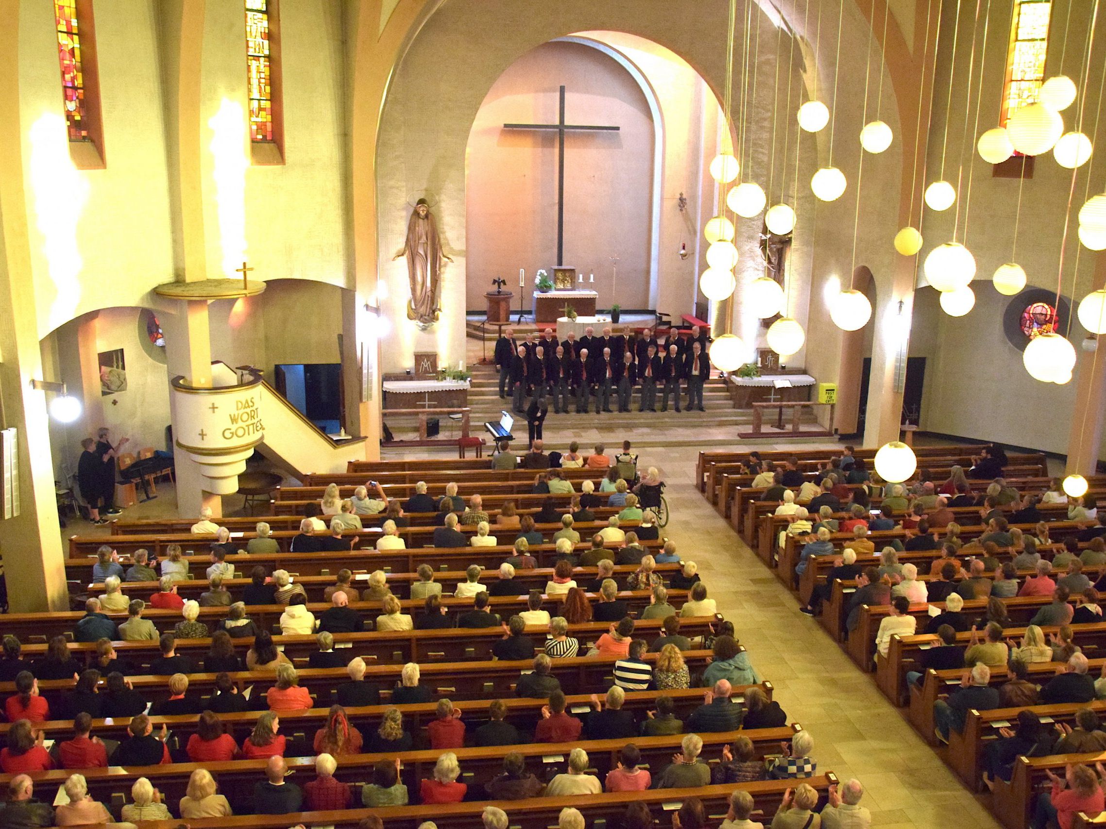 Das Konzert "Chörig" in der Bludenzer Heilig-Kreuzkirche verzeichnete zahlreichen Besuch.