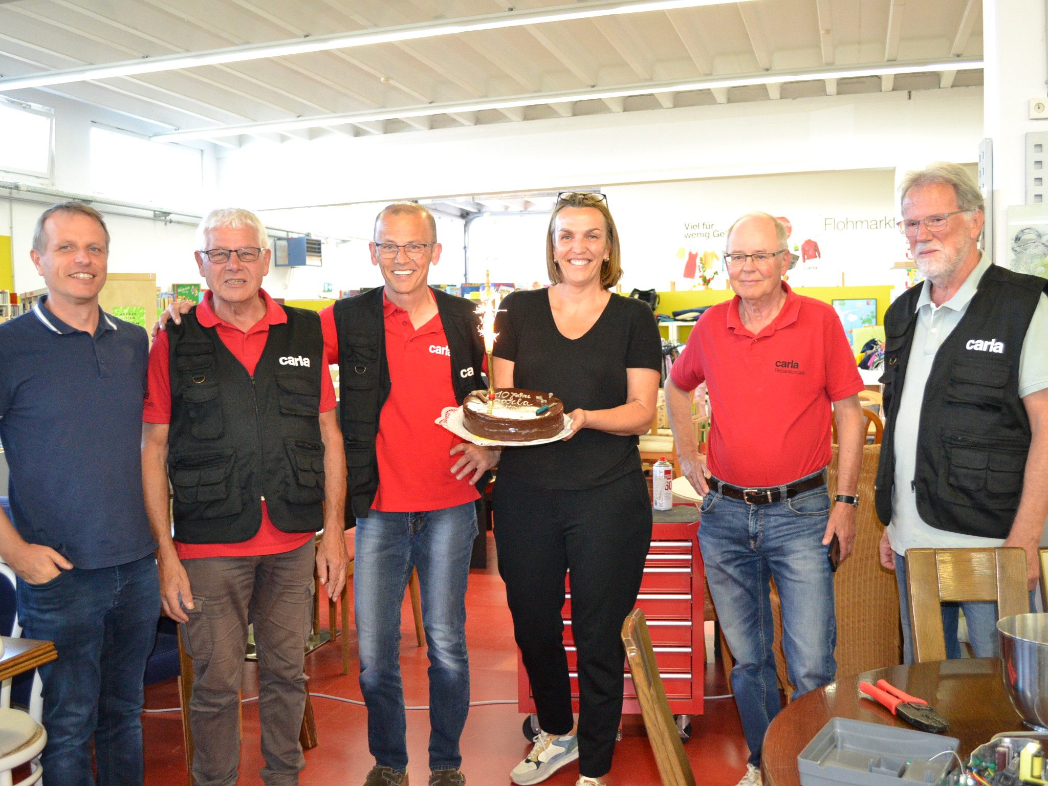 Gefeiert wurde mit einer Torte. Gefeiert wurde mit einer Torte.