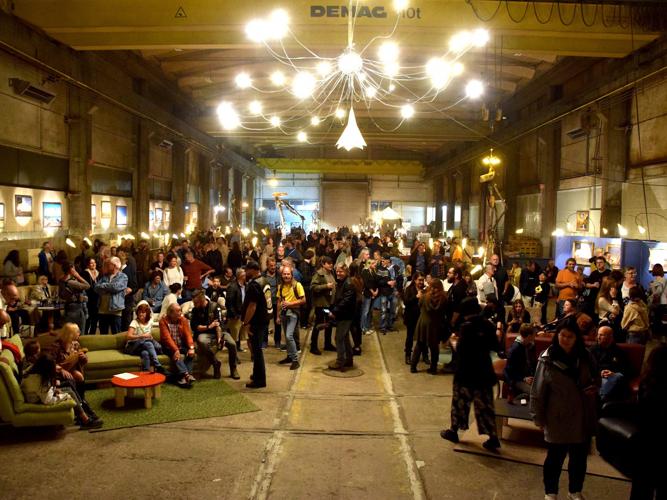 Volles Haus bei der „MasiRati" Vernissage im Bertsch-Areal dieser Tage in Nüziders. Volles Haus bei der „MasiRati" Vernissage im Bertsch-Areal dieser Tage in Nüziders.
