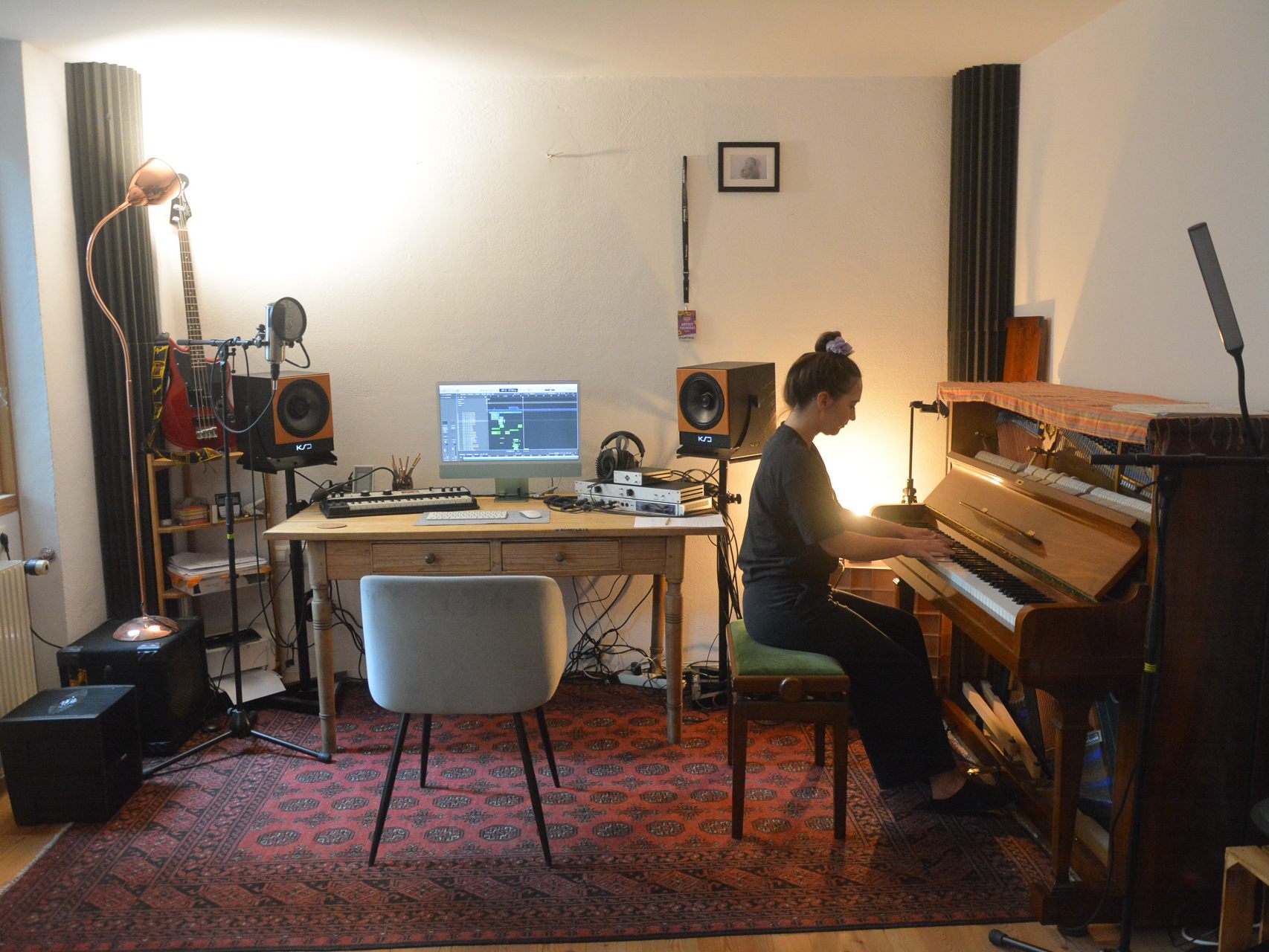 Die Musikerin Julia Zischg hat viele eigene Songs komponiert. Zwei davon hat sie bereits auf allen gängigen Streaming-Plattformen veröffentlicht.