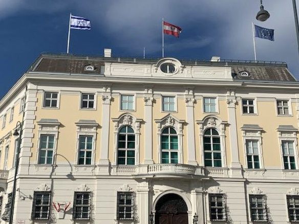 Israels Flagge wurde auf Bundeskanzleramt und Außenministerium gehisst. Israels Flagge wurde auf Bundeskanzleramt und Außenministerium gehisst.