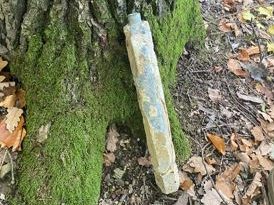 Ein Wanderer fand eine Stabbrandbombe im Wiener Michaeler Wald. Ein Wanderer fand eine Stabbrandbombe im Wiener Michaeler Wald.