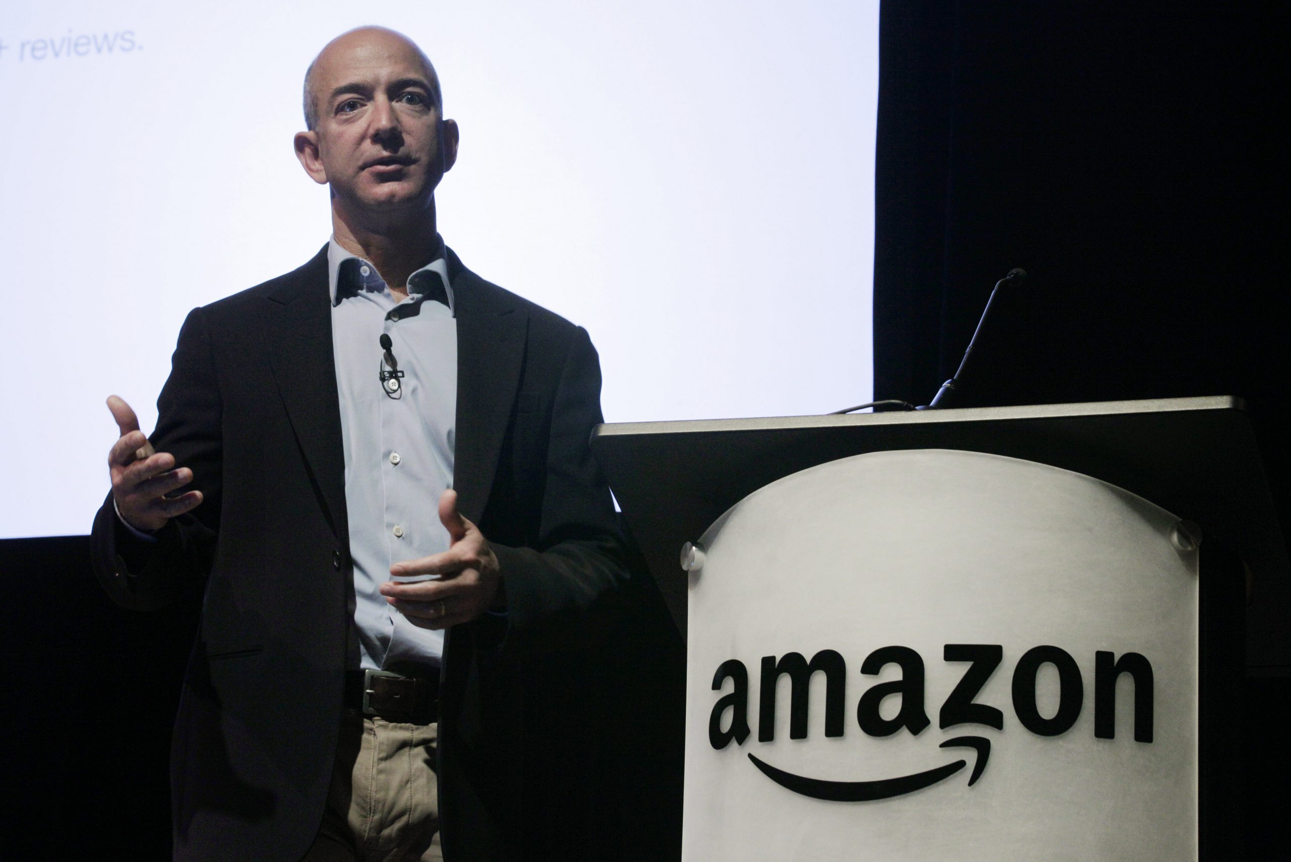 Bezos wusste zu diesem Zeitpunkt nicht einmal, dass Bulgarien bereits Zugang zum Internet hatte. Bezos wusste zu diesem Zeitpunkt nicht einmal, dass Bulgarien bereits Zugang zum Internet hatte.