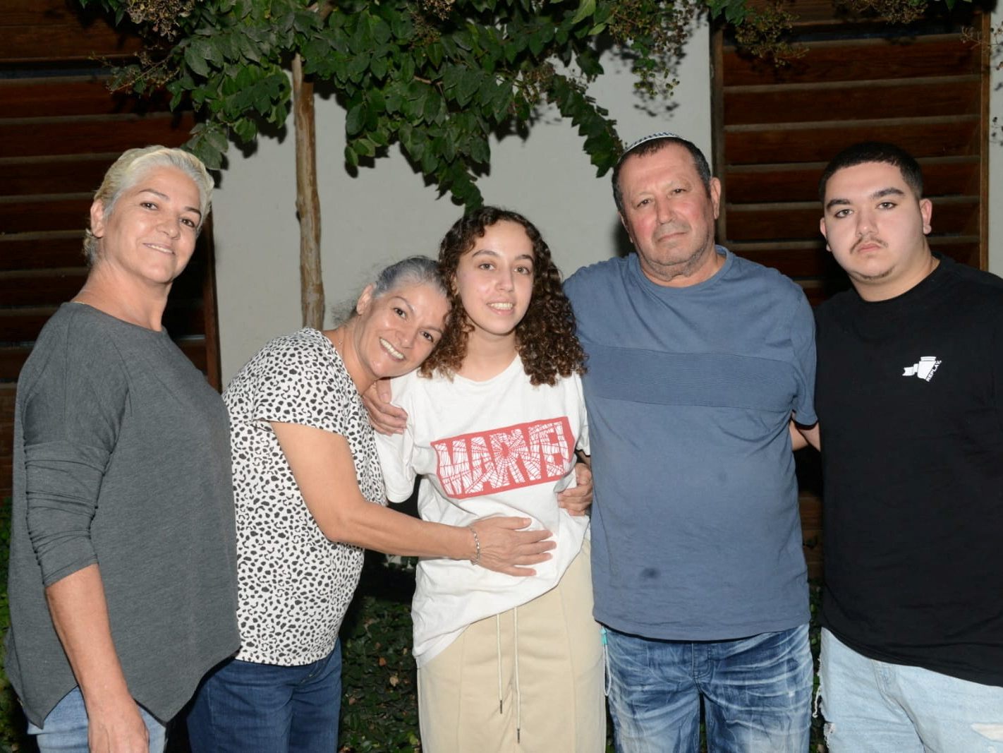 Viele in den Gazastreifen verschleppte sollen noch am Leben sein - Ori Megidish ist wieder mit ihrer Familie vereint.