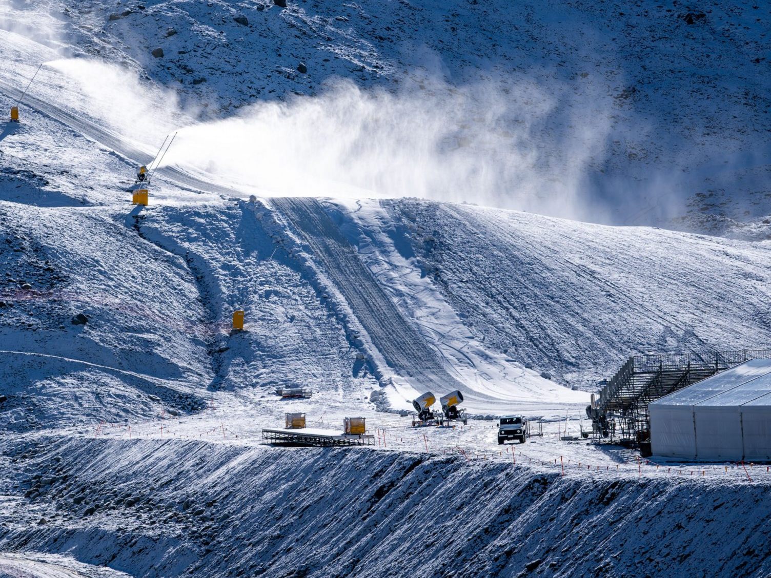 Großes Fragezeichen über der neuen Weltcup-Strecke in Zermatt. Großes Fragezeichen über der neuen Weltcup-Strecke in Zermatt.