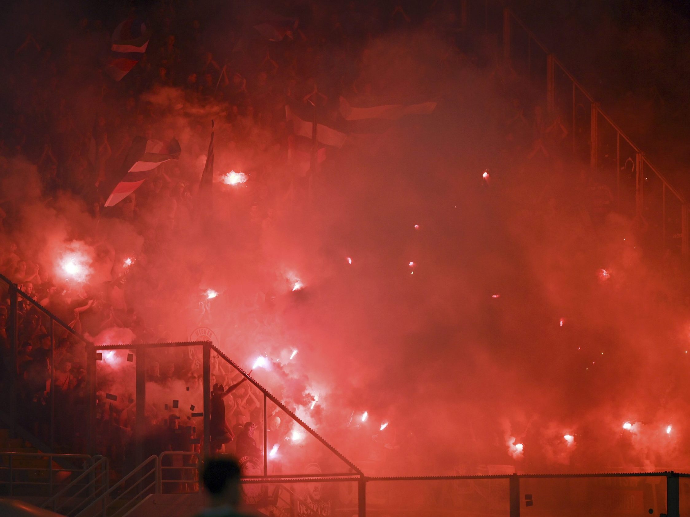 Das Verhalten der Rapid-Fans in Fiorentina hat Folgen.