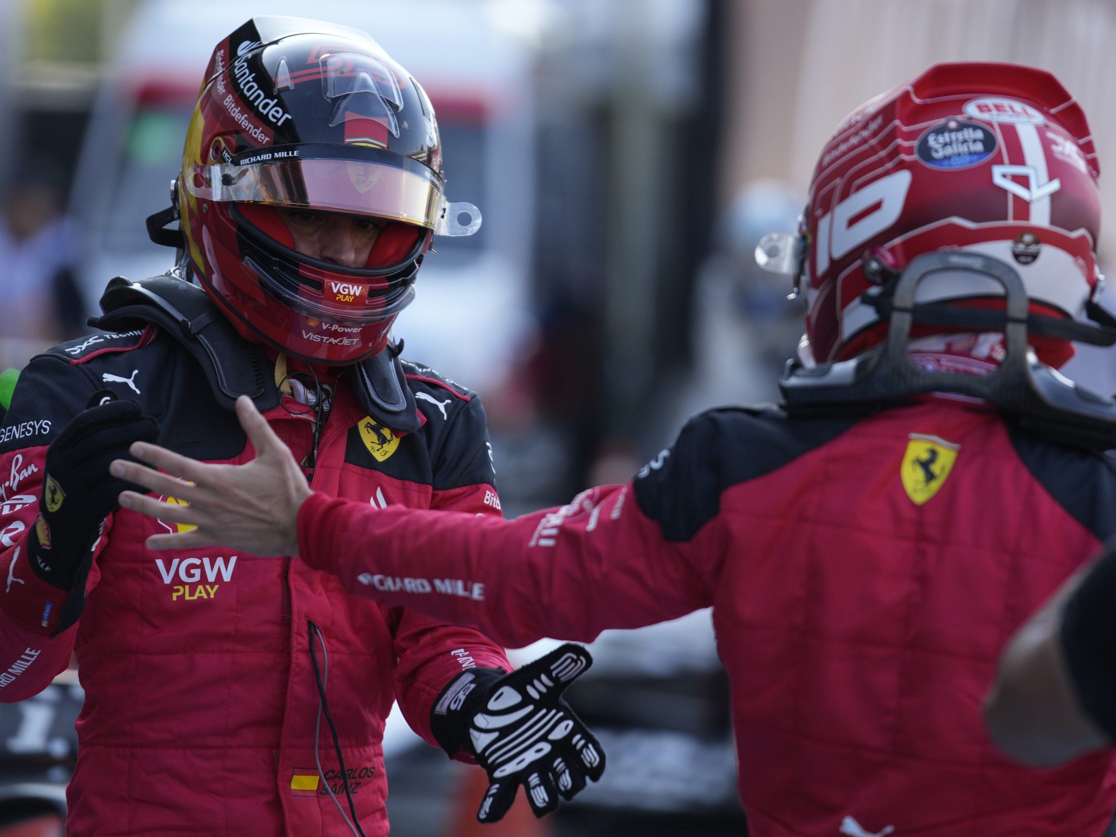 Carlos Sainz und Charles Leclerc. Carlos Sainz und Charles Leclerc.