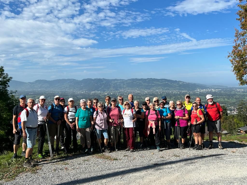 Wandergruppe oberhalb von Dornbirn