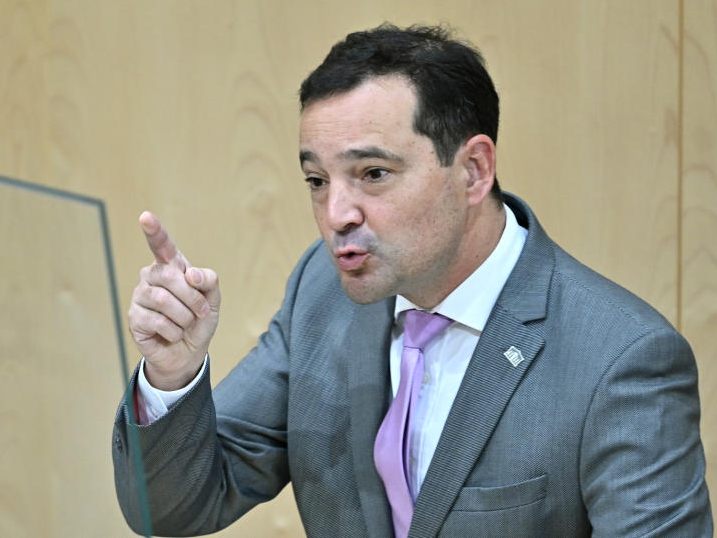 NEOS-Wirtschaftssprecher Gerald Loacker wird nicht mehr zur Nationalratswahl 2024 antreten.