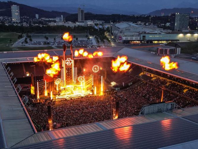 Rammstein feiern ihr 30-jähriges Bestehen 2024 mit einer Stadiontournee durch Europa.
