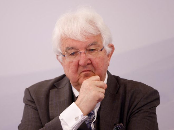 Der österreichische Notenbankchef Robert Holzmann sieht neuerliche Zinserhöhungen nicht vom Tisch.