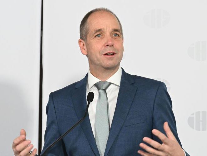 IHS-Chef Holger Bonin schlägt im Bezug auf die Metaller-KV-Verhandlungen einen flexiblen Abschluss vor.