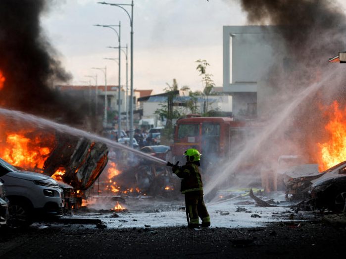 Die Hamas feuern Raketen auf Tel Aviv ab.