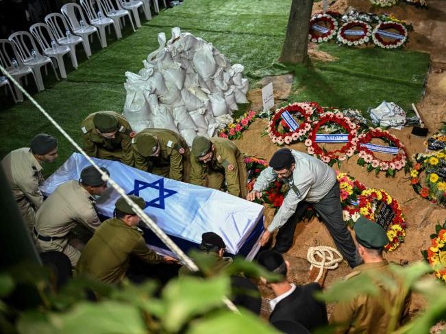 Die Zahl der Todesopfer nach dem Angriff der Hamas auf Israel ist auf 1.200 gestiegen. Die Zahl der Todesopfer nach dem Angriff der Hamas auf Israel ist auf 1.200 gestiegen.