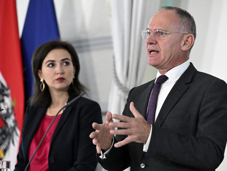 Die Regierung präsentierte am Mittwoch nach dem Ministerrat ihre Strategie gegen Korruption. Die Regierung präsentierte am Mittwoch nach dem Ministerrat ihre Strategie gegen Korruption.