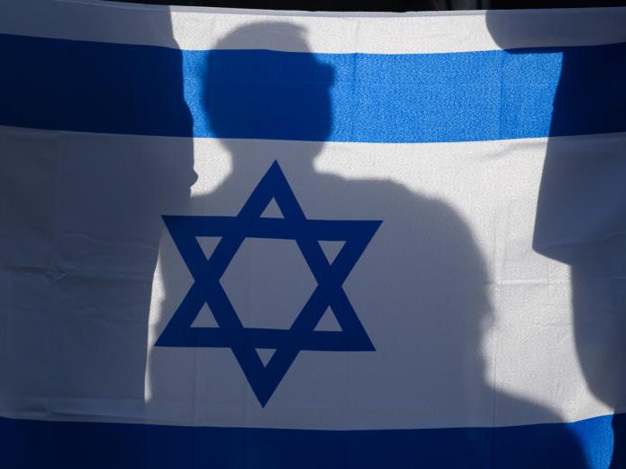 Nachdem eine Israel-Fahne in der Wiener Innenstadt heruntergerissen wurde, konnte die Polizei eine Verdächtige ausforschen.