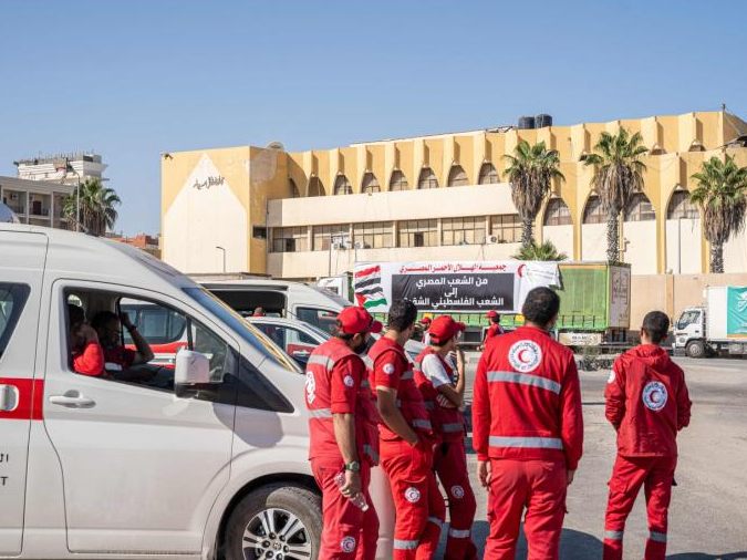 In der Nacht auf Mittwoch dürften vier Konvois mit Hilfsgütern im Gazastreifen angekommen sein. In der Nacht auf Mittwoch dürften vier Konvois mit Hilfsgütern im Gazastreifen angekommen sein.