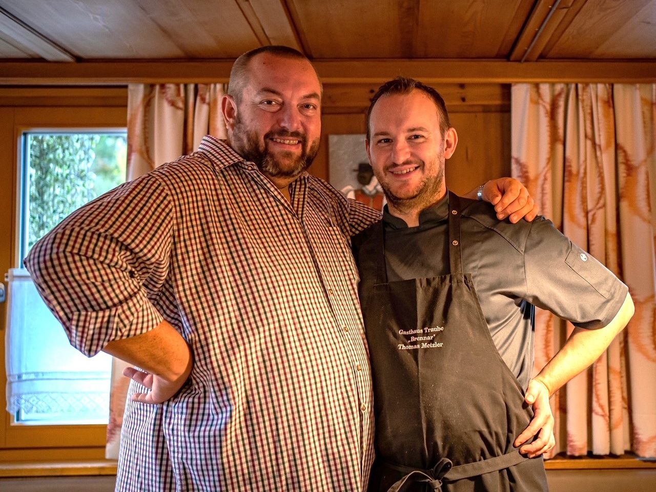 Mit Markus Hecher und Thomas Metzler übernehmen zwei erfahrene Gastronomen das Hotel Löwen und freuen sich auf die neue Herausforderung. Mit Markus Hecher und Thomas Metzler übernehmen zwei erfahrene Gastronomen das Hotel Löwen und freuen sich auf die neue Herausforderung.