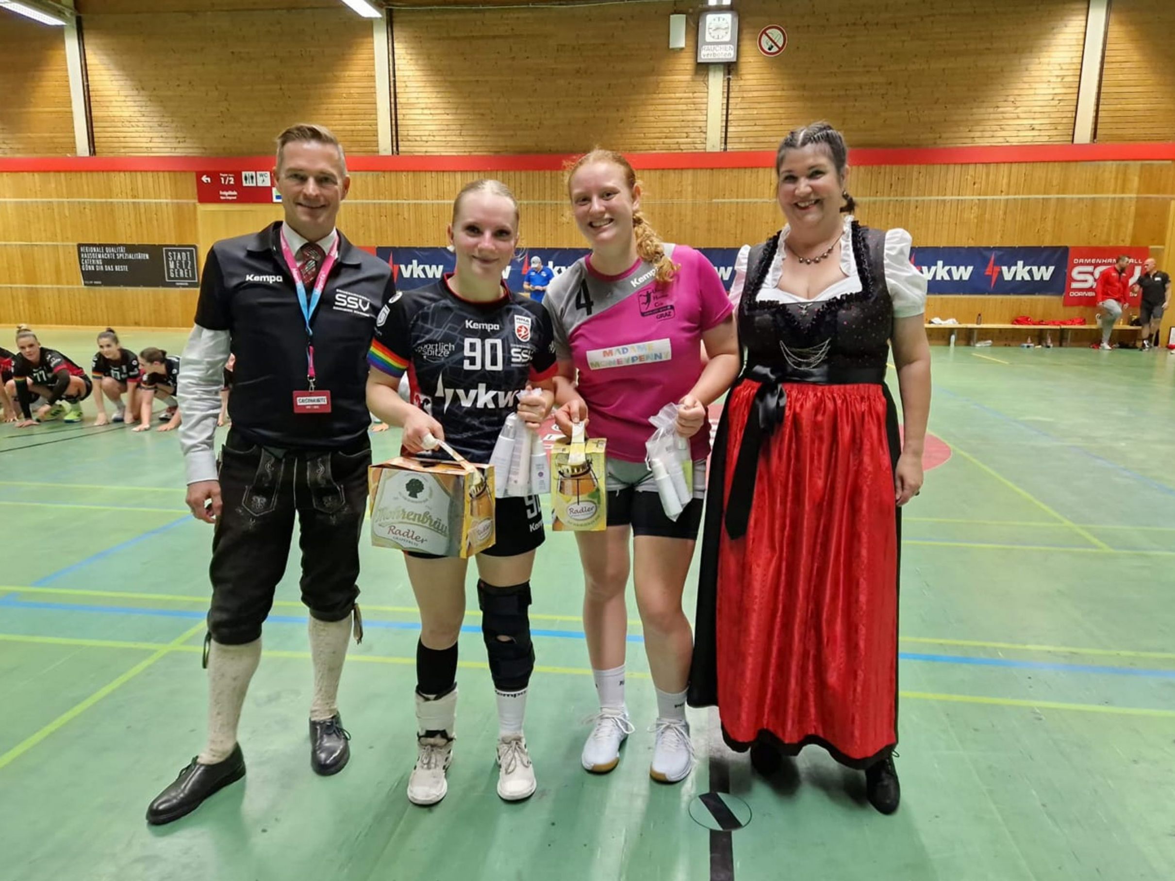 Oktoberfeststimmung am Wochenende beim Handball-Spitzenspiel des SSV Dornbirn-Schoren gegen Graz