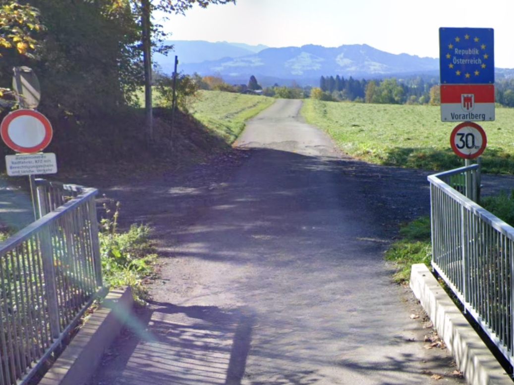 Grenztafel gestohlen. Grenztafel gestohlen.