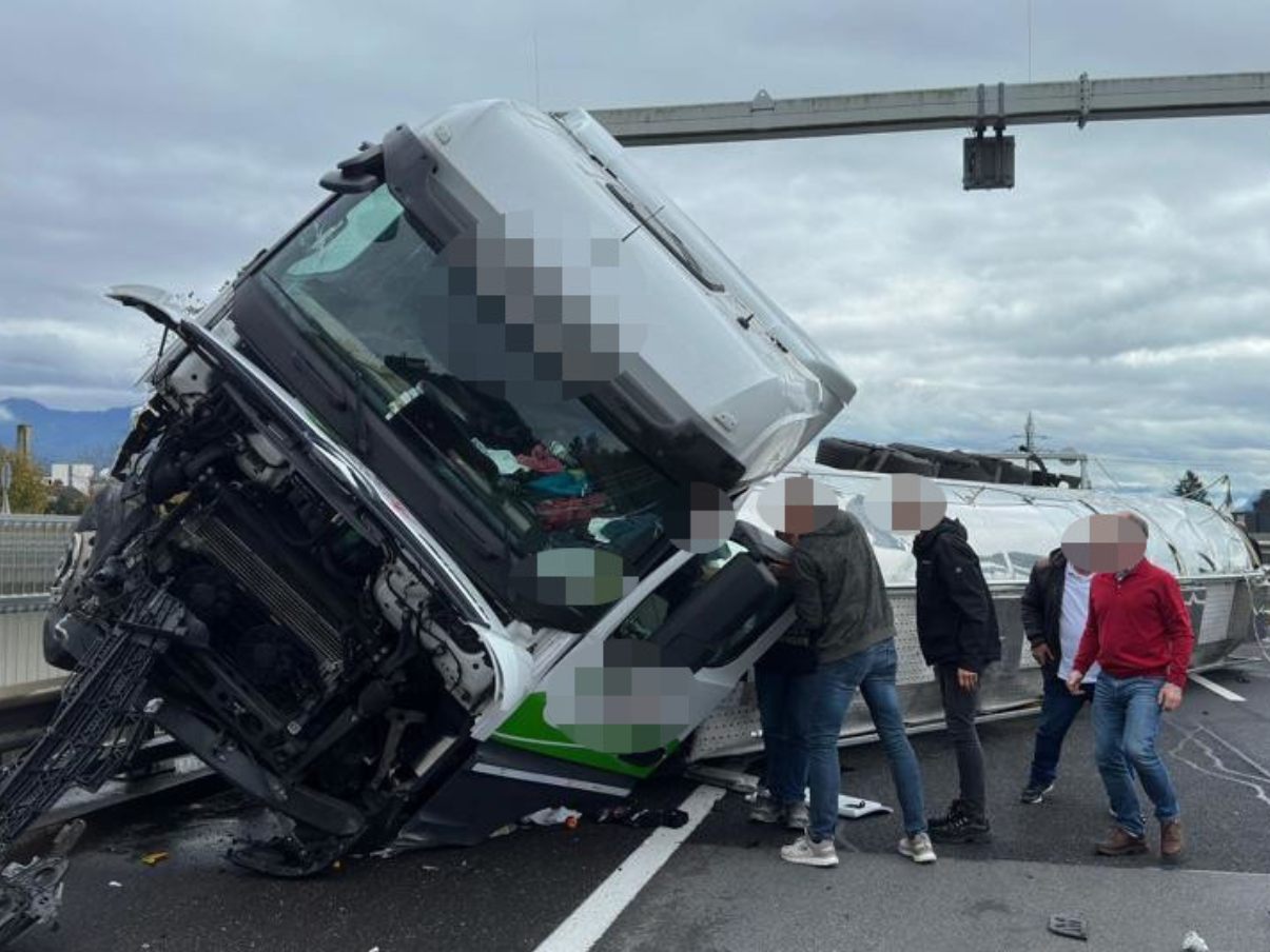 Schwerer Unfall auf der A14. Schwerer Unfall auf der A14.