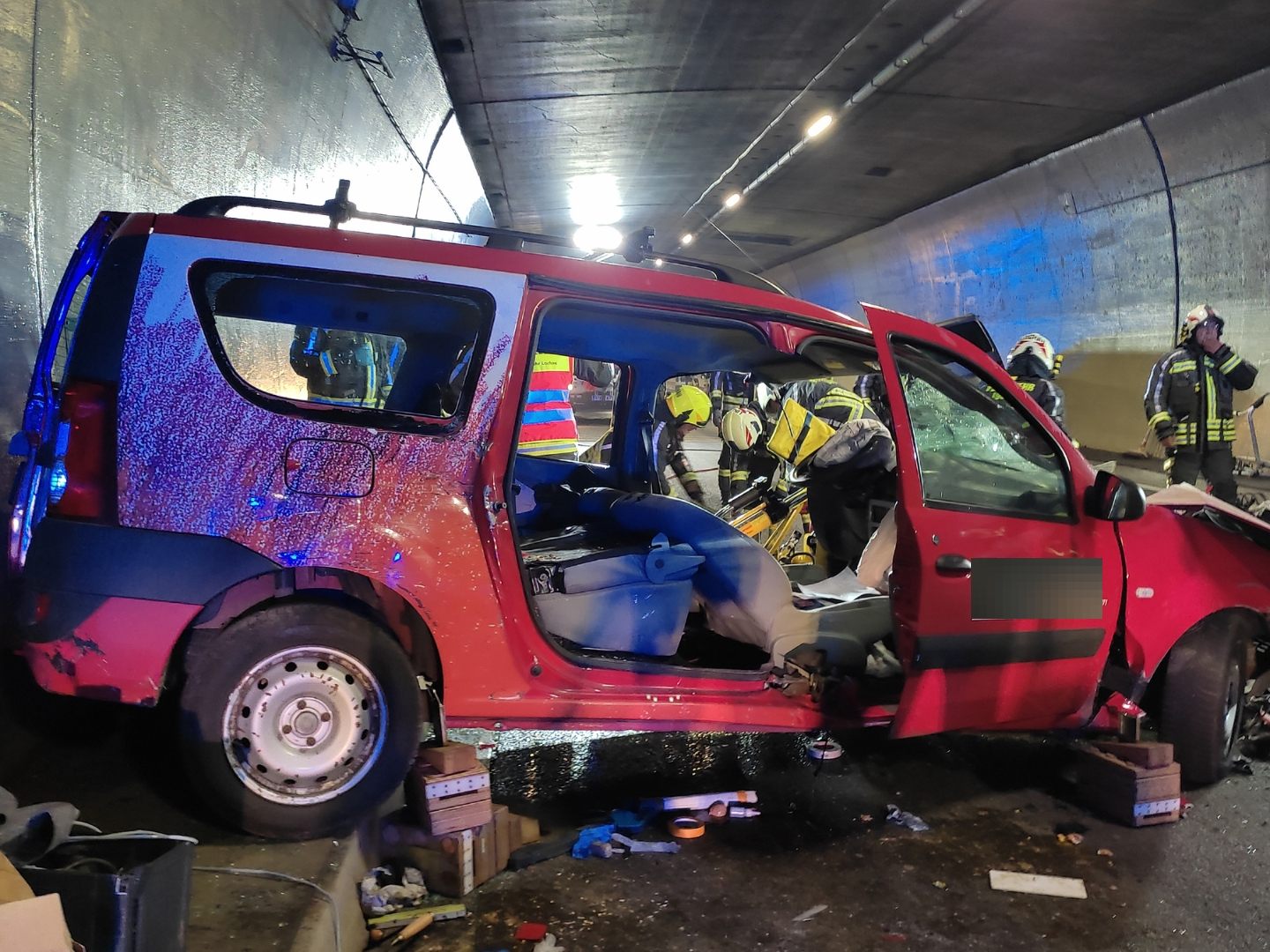 Schwerer Unfall im Pfändertunnel. Schwerer Unfall im Pfändertunnel.