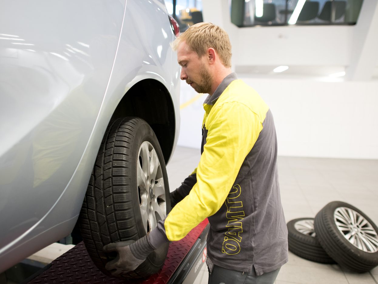 Frühzeitiger Termin für Reifenwechsel von ÖAMTC empfohlen. Frühzeitiger Termin für Reifenwechsel von ÖAMTC empfohlen.