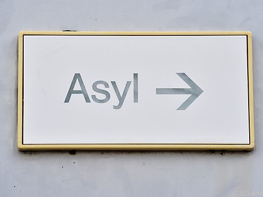 Mehr Flüchtlinge müssen Land verlassen
