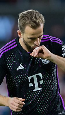 Kane küsste seinen abgeklebten Ring schon zum 18. Mal