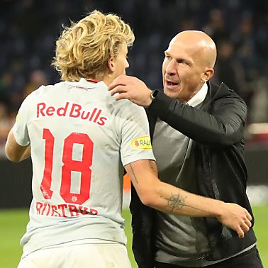 Salzburg-Trainer Struber mit seinem Schlüsselspieler Mads Bidstrup