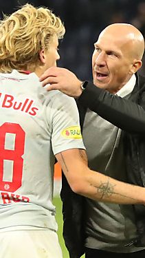 Salzburg-Trainer Struber mit seinem Schlüsselspieler Mads Bidstrup