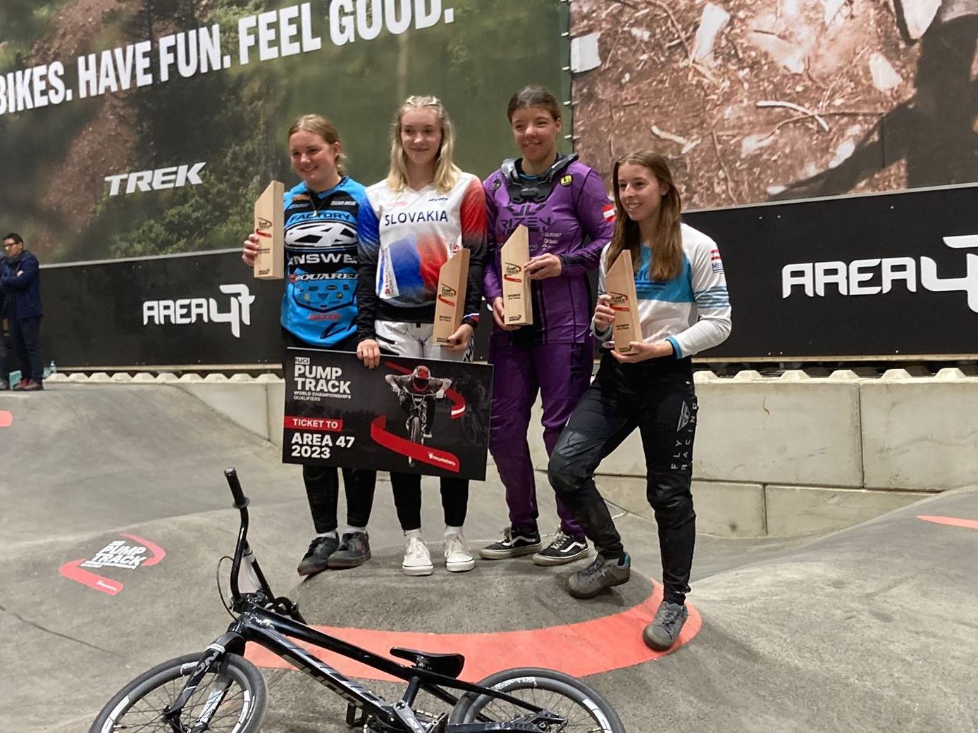 Im Bild rechts Hannah Muther Im Bild rechts Hannah Muther