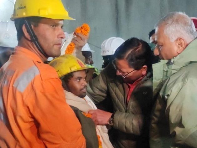 Gute Nachrichten aus Indien: Der erste Arbeiter wurde befreit. Gute Nachrichten aus Indien: Der erste Arbeiter wurde befreit.