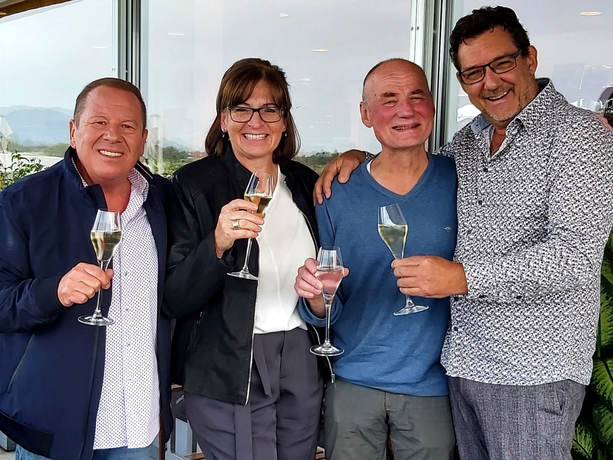 Wiedersehen am Flugplatz Hohenems v.l.n.r: Roberto Kalin, Jutta Haller, Norbert Kolz und Andreas Seeburger plauderten über ihre Radio Lindau Zeiten vor 30 Jahren.