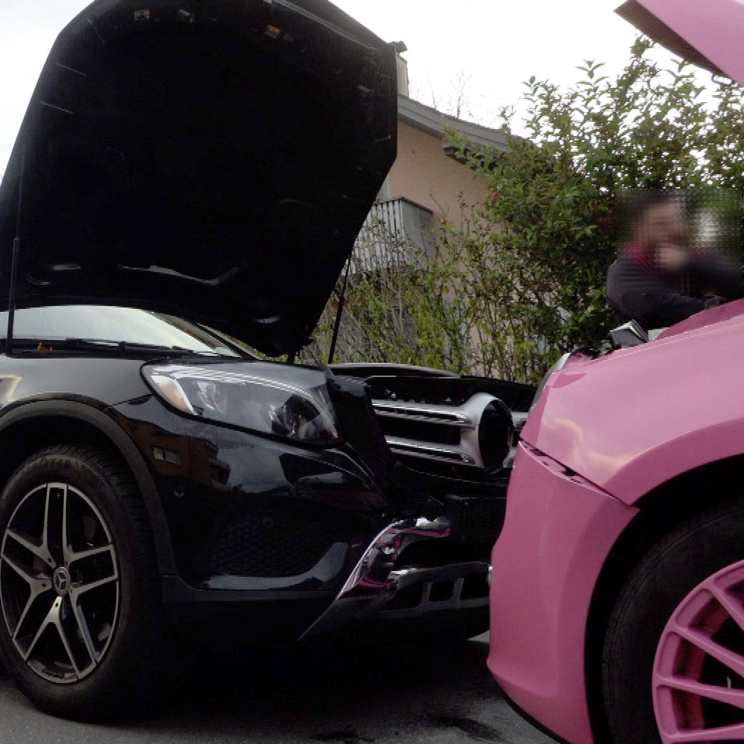 Kollision zwischen einem Mercedes und einem Fiat.