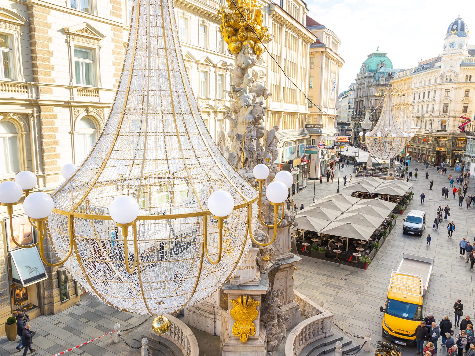 Am Wiener Graben erstrahlen wieder die Weihnachtslichter. Am Wiener Graben erstrahlen wieder die Weihnachtslichter.