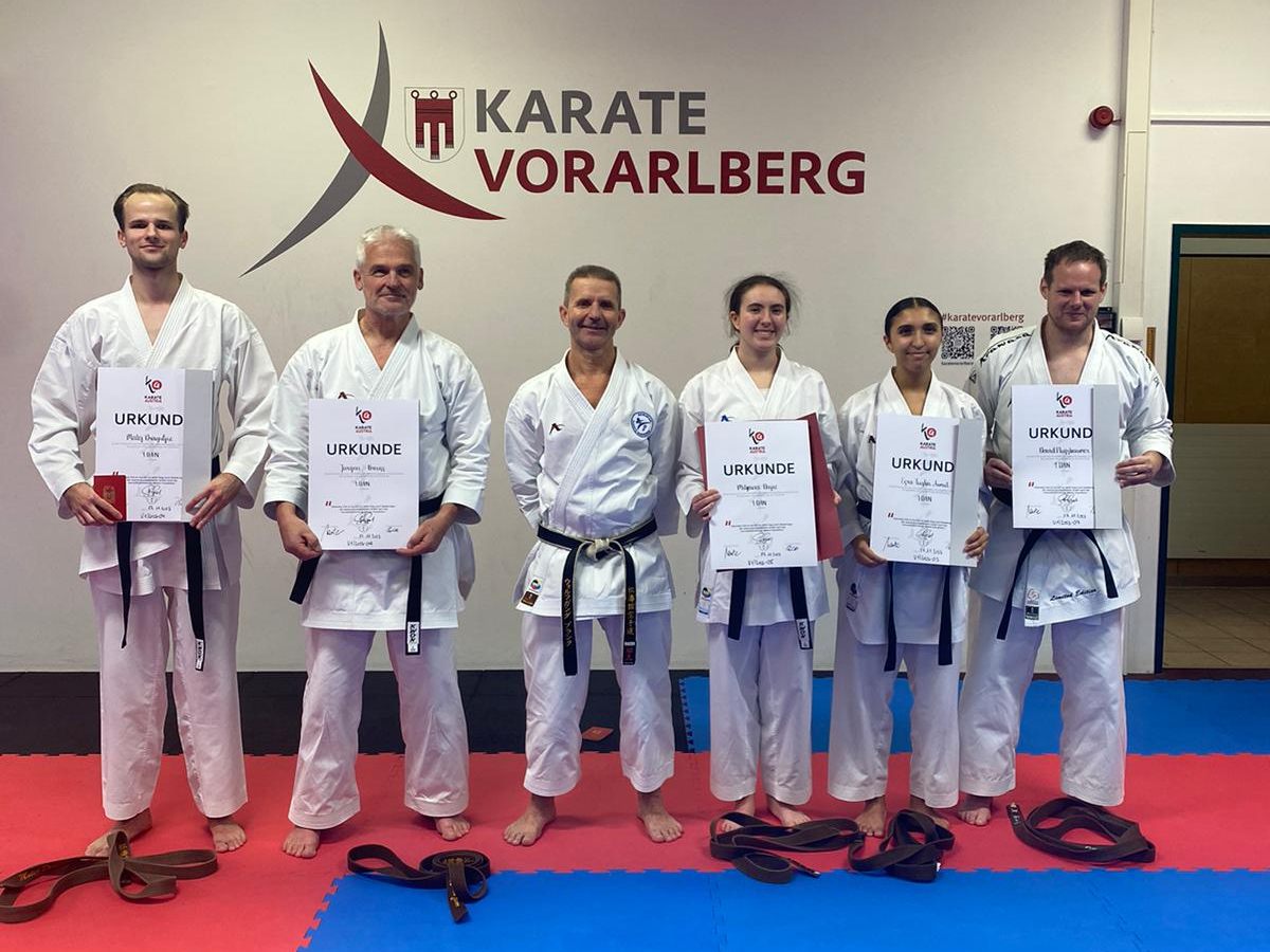 5 neue Dan Träger, Matej, Jürgen, Trainer W. Blank, Milijana, Esra, David