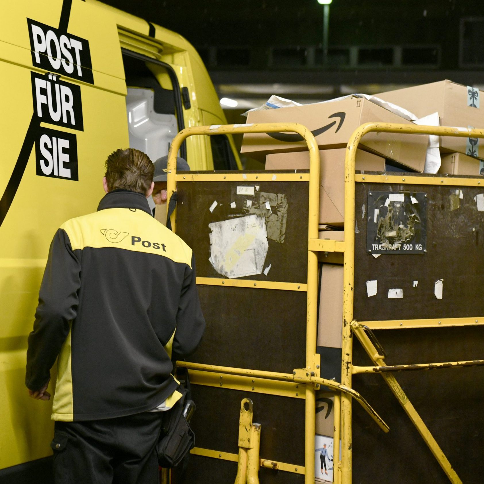 Das Paketvolumen der Post ist gestiegen.