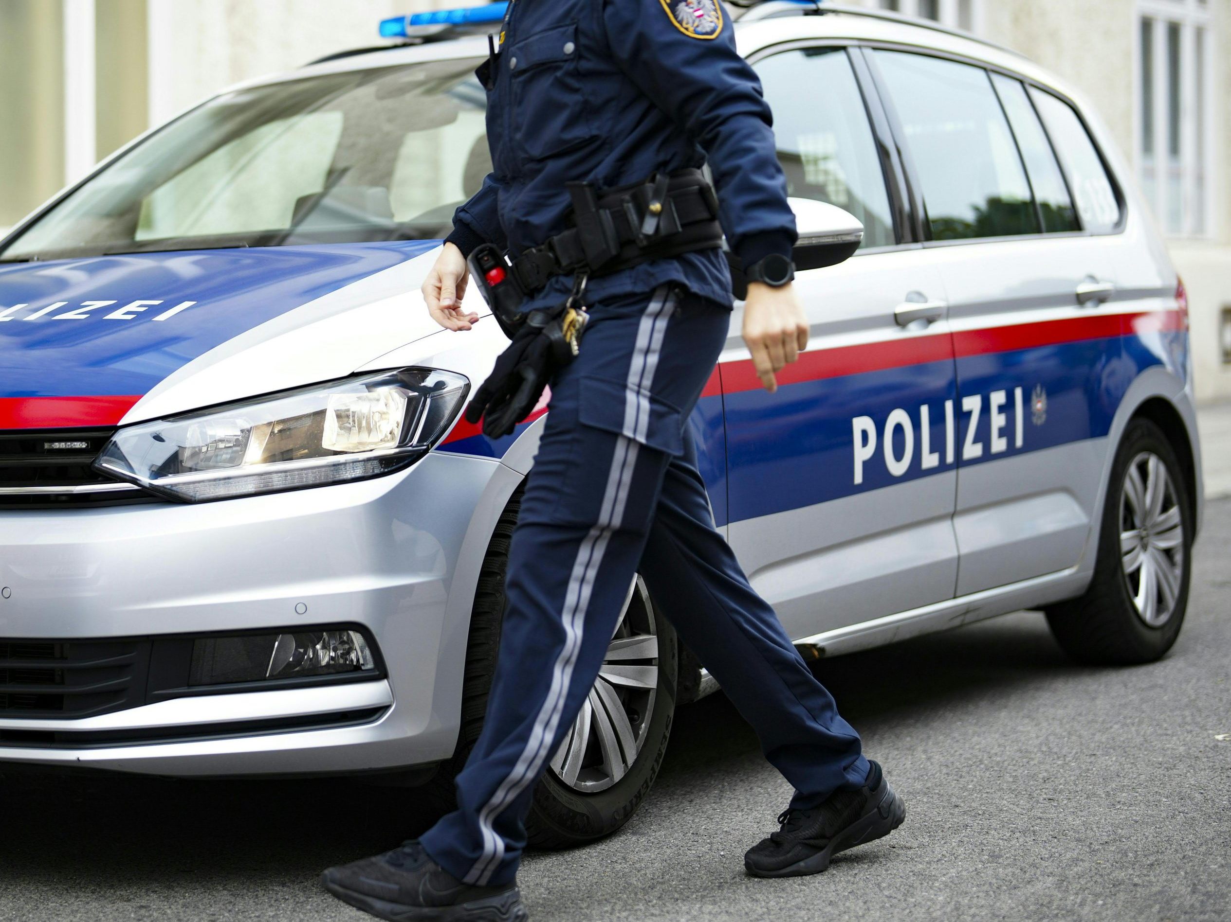 Ein Teenager stach einem Gleichaltrigen in Wien in die Hand.