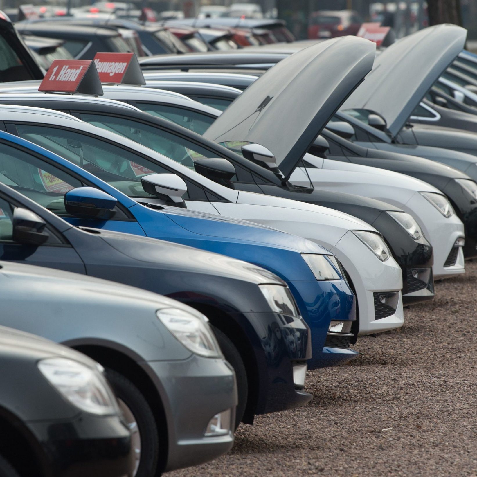 Die Gebrauchtwagenpreise sind im Jahresvergleich erstmals günstiger.