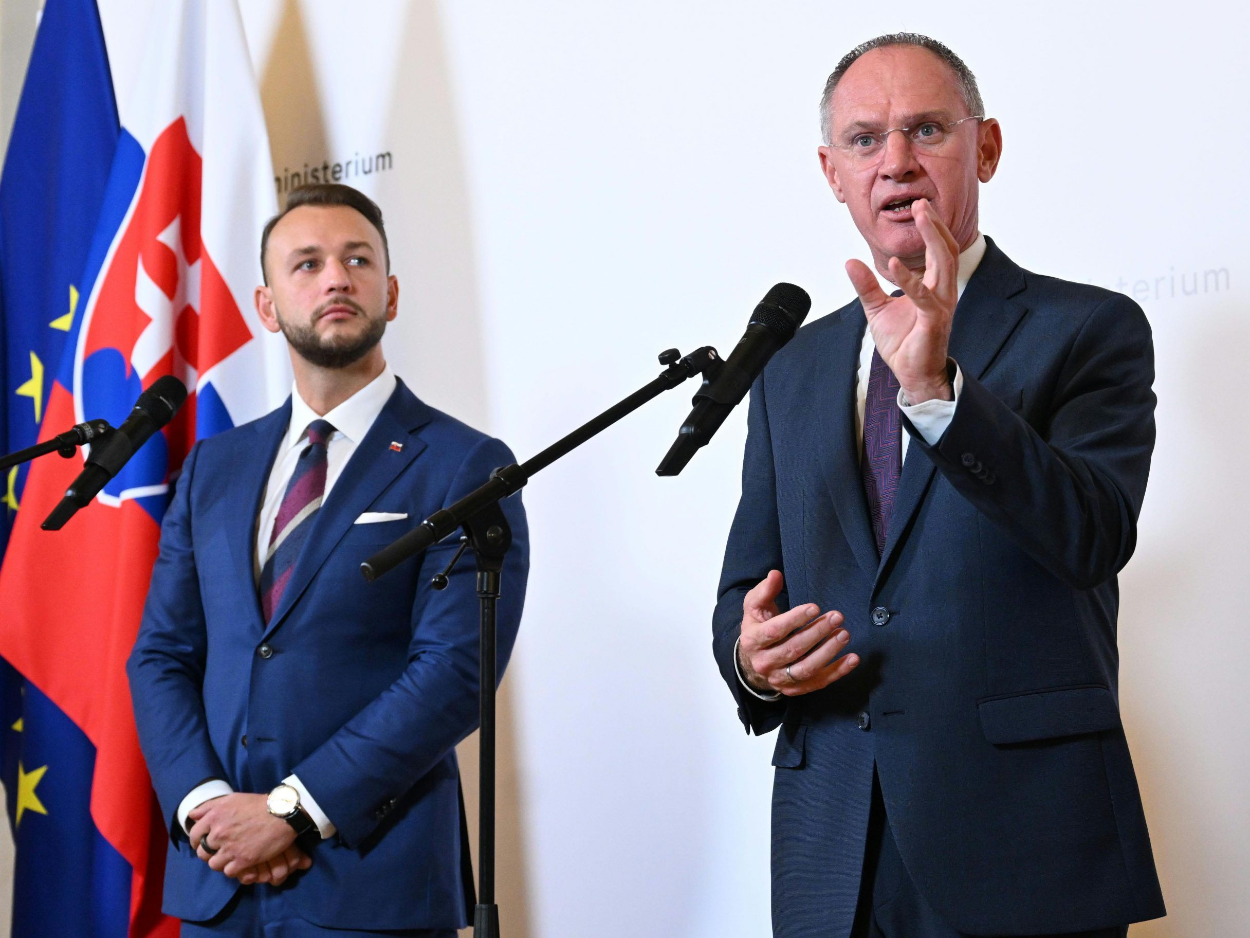 Karner neben dem slowakischen Innenminister. Karner neben dem slowakischen Innenminister.