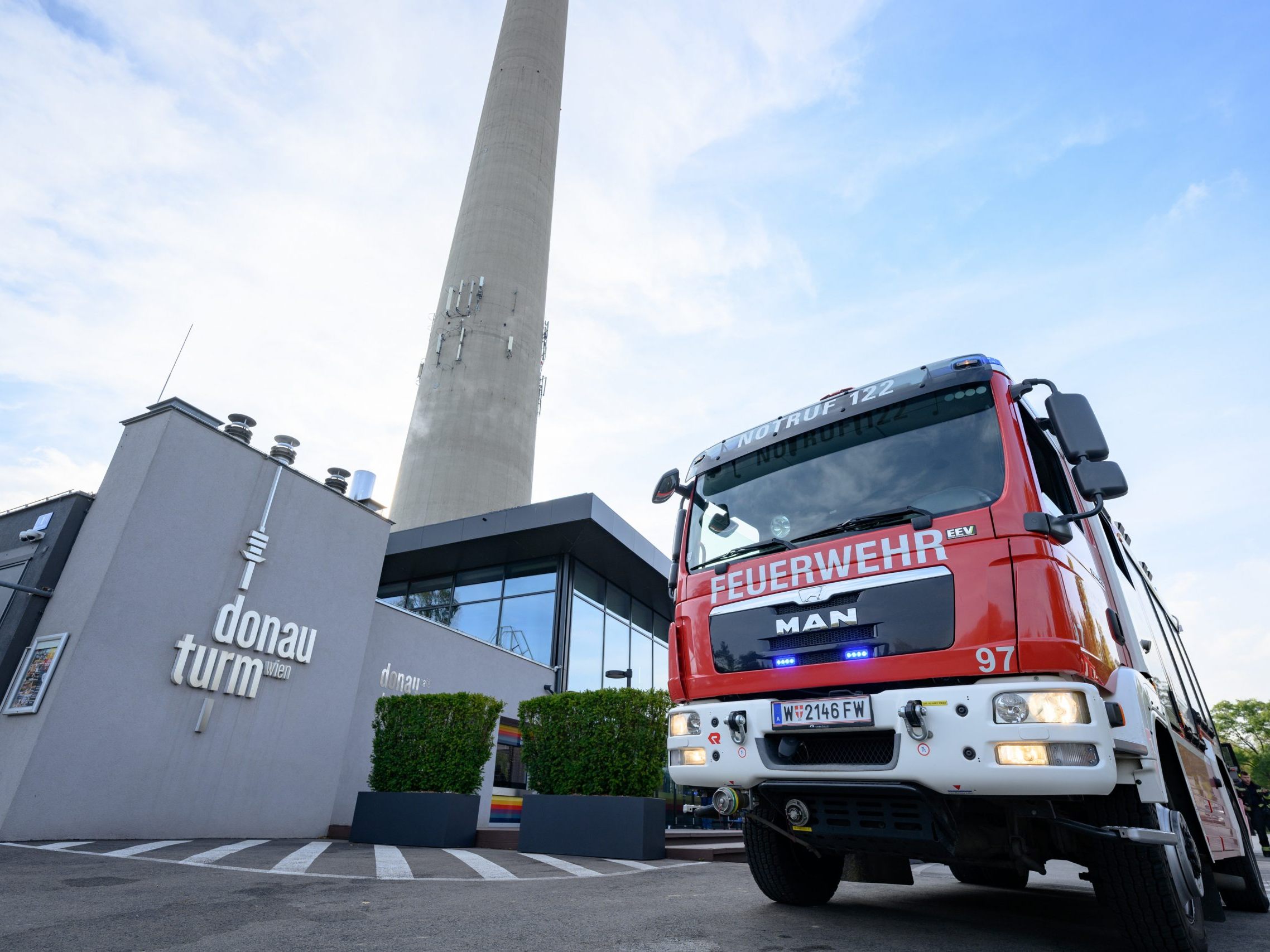 Feuerwehr-Einsatz im Wiener Donauturm. Feuerwehr-Einsatz im Wiener Donauturm.